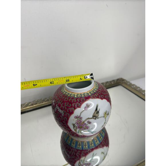 Vintage ginger jar, pink ginger jar with detailed flowers and a bird, Chinese - Picture 6 of 9